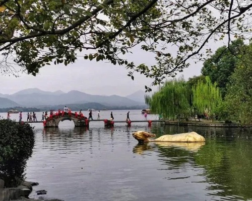 杭州旅行抖音文案（杭州旅行的说说）