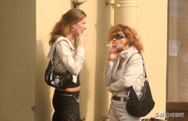 刷抖音刷到女人抽烟怎样评论怎么刷抖音关注
