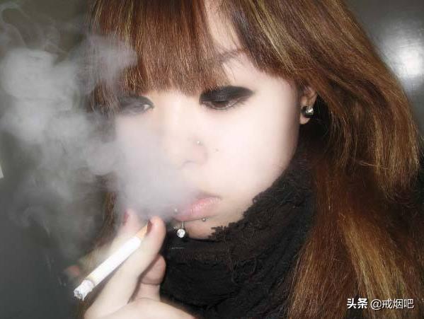 刷抖音刷到女人抽烟怎样评论怎么刷抖音关注